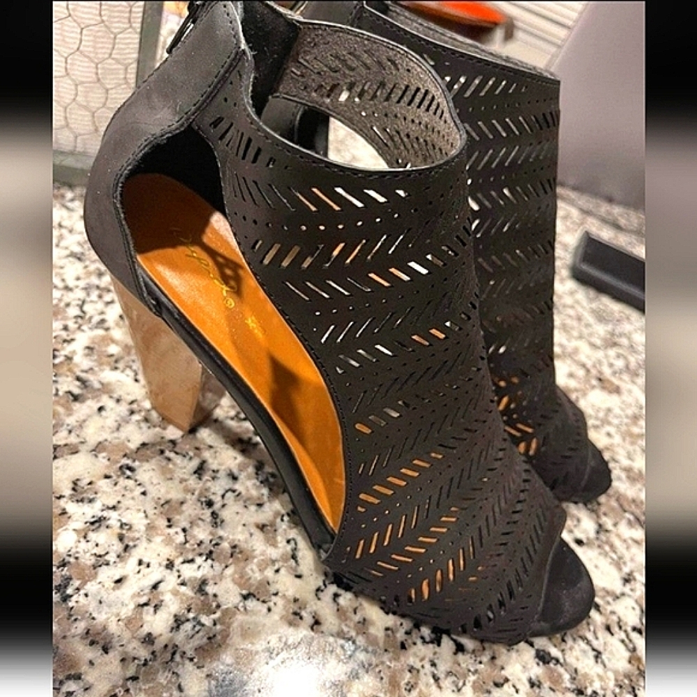 Black Shoes Size 10